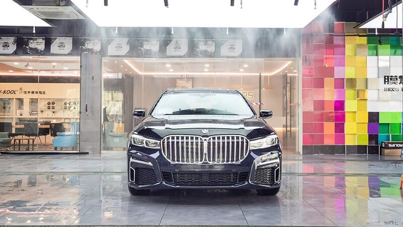 汽车贴膜多少钱正常,1000左右的车膜能不能贴