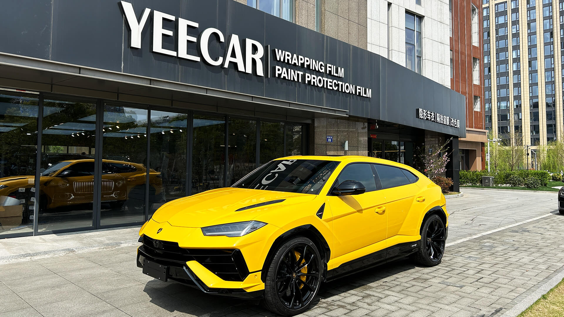 汽车贴膜前挡风玻璃要贴吗？