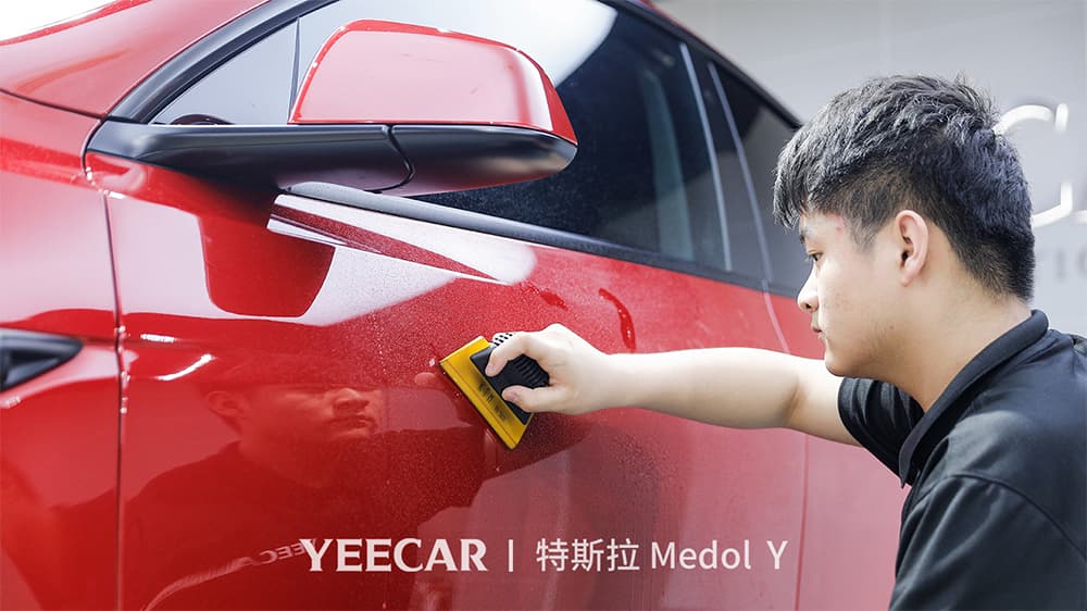 特斯拉ModelY红色施工YEECAR隐形车衣流程及效果展示(图八) 特斯拉ModelY红色施工YEECAR隐形车衣流程及效果展示(图八)