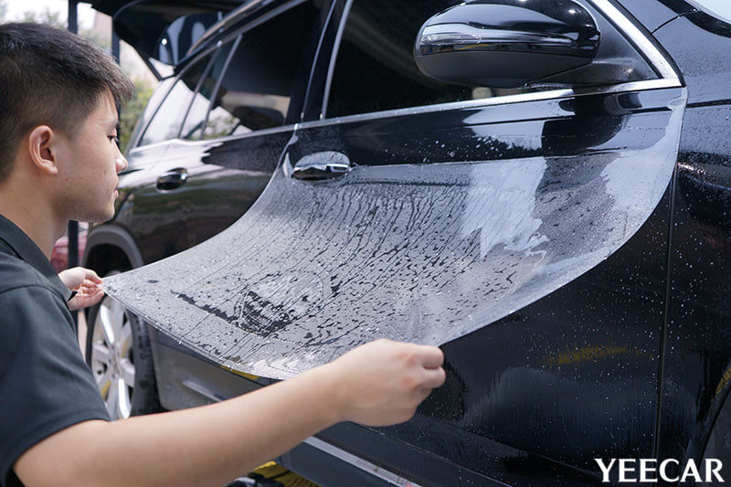 YEECAR授权旗舰店奔驰GLB漆面保护膜施工过程展示（图四）
