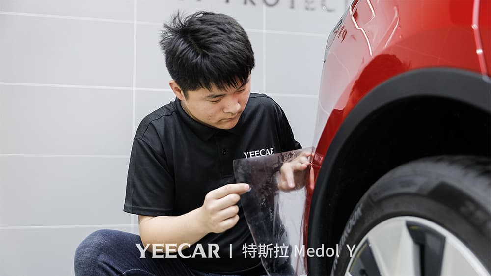 特斯拉ModelY红色施工YEECAR隐形车衣流程及效果展示(图一一) 特斯拉ModelY红色施工YEECAR隐形车衣流程及效果展示(图一一)