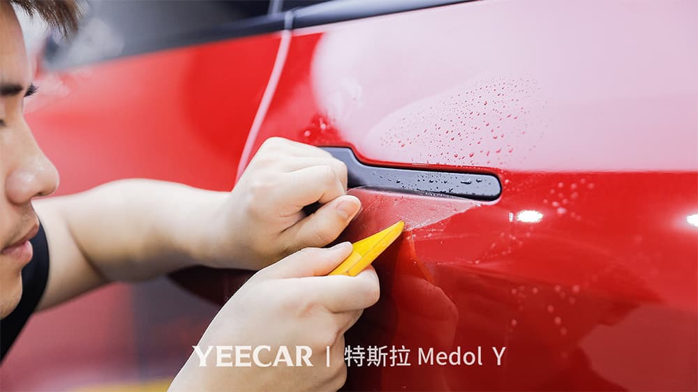 特斯拉ModelY红色施工YEECAR隐形车衣流程及效果展示(图十) 特斯拉ModelY红色施工YEECAR隐形车衣流程及效果展示(图十)