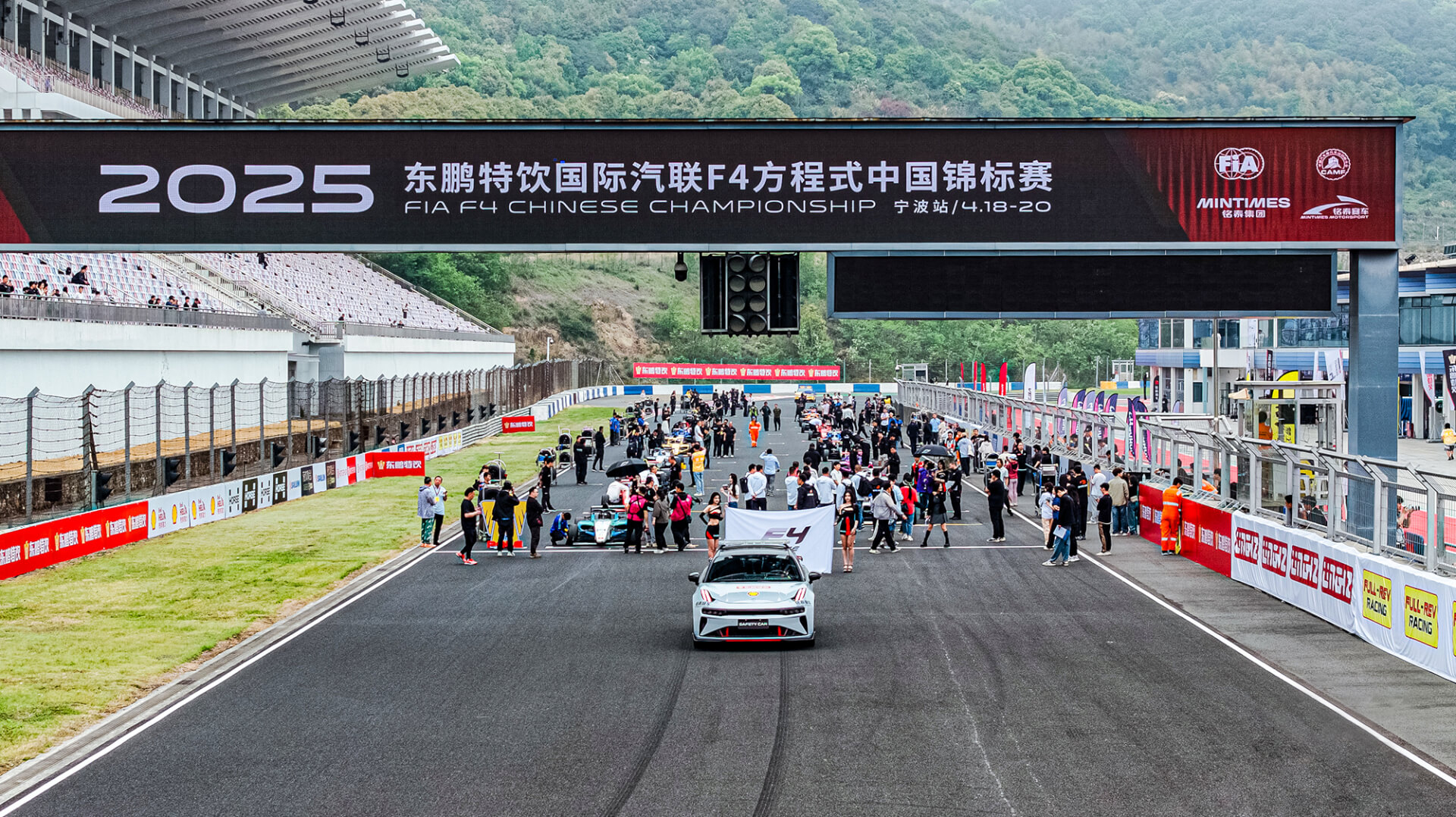 让每一份热爱无畏前行，YEECAR助力F4方程式车手勇闯极速梦想