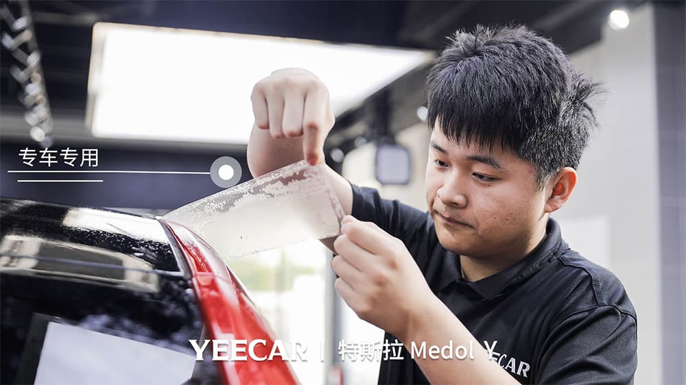 特斯拉ModelY红色施工YEECAR隐形车衣流程及效果展示(图九) 特斯拉ModelY红色施工YEECAR隐形车衣流程及效果展示(图九)