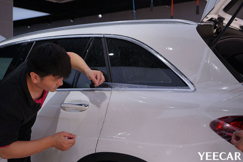 奔驰GLC 300L漆面保护膜施工过程展示（施工中 图十三）