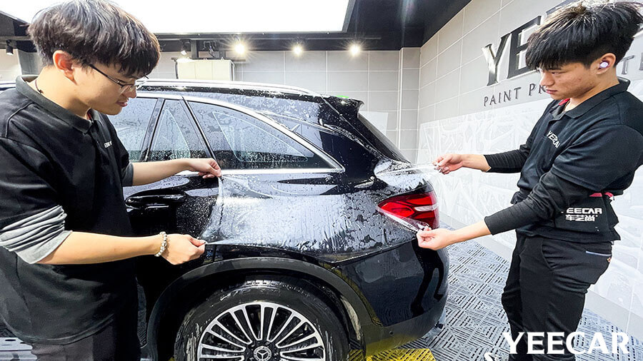 奔驰glc300l黑色施工YEECAR隐形车衣(图4) 奔驰glc300l黑色施工YEECAR隐形车衣(图4)