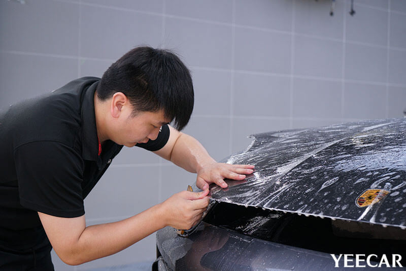 保时捷卡宴施工YEECAR漆面保护膜过程展示（图二）