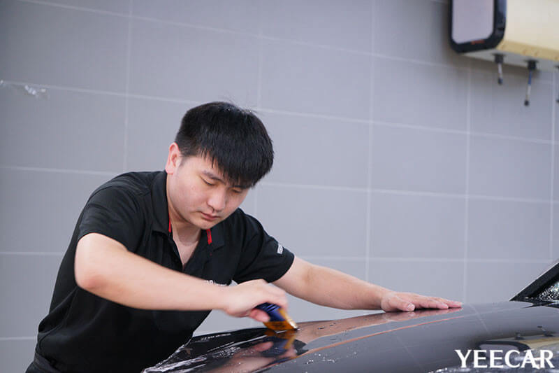 保时捷卡宴施工YEECAR漆面保护膜过程展示（图三）