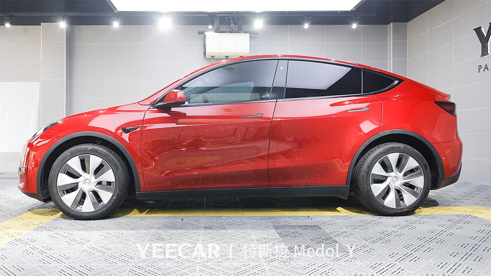 特斯拉ModelY红色施工YEECAR隐形车衣流程及效果展示(图二六) 特斯拉ModelY红色施工YEECAR隐形车衣流程及效果展示(图二六)